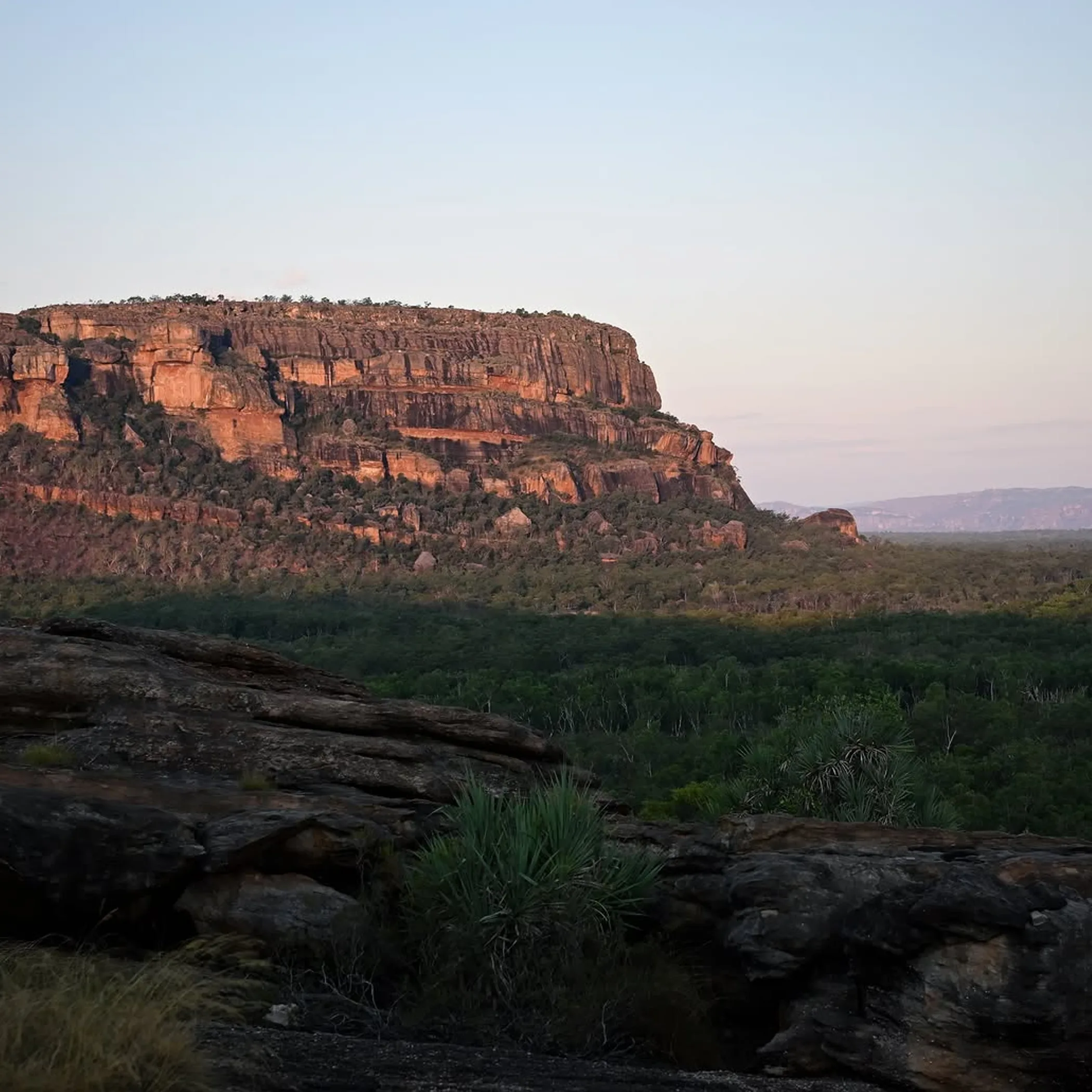 sunset viewing at ubirr rock escarpment
